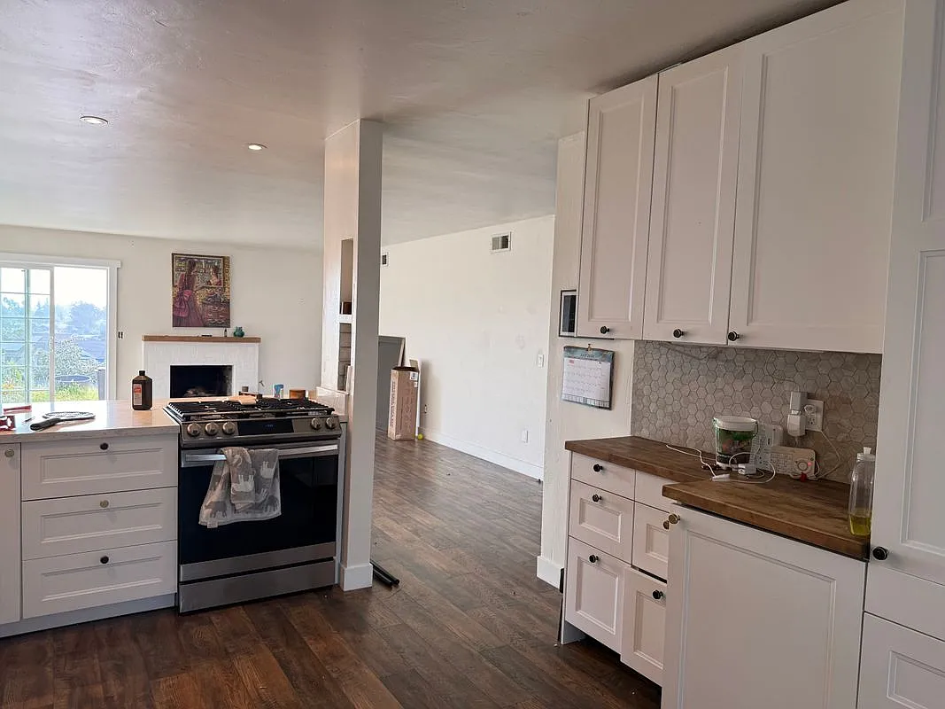 3 bed, 2.0 bath, 1280 sqft, $4,000 — Photo 3