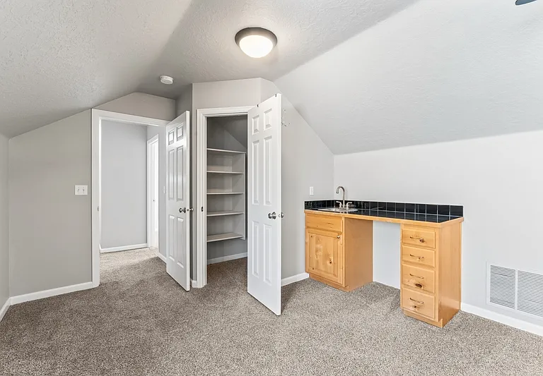 552 E Whitney Ct — Photo 33