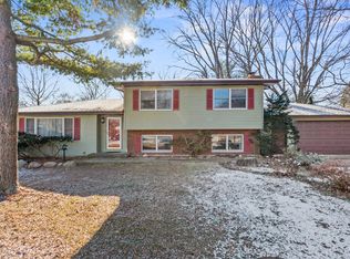 1207 W Frances Dr, Mahomet, IL