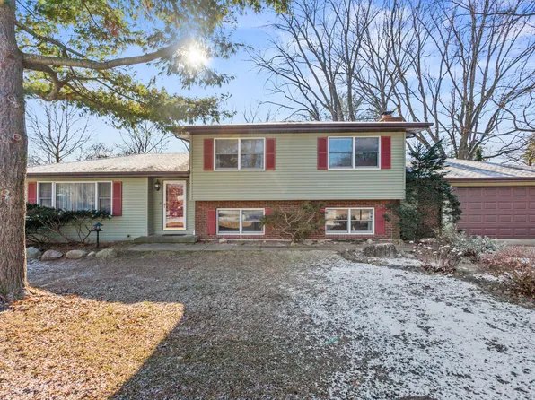 1207 W Frances Dr, Mahomet, IL 61853