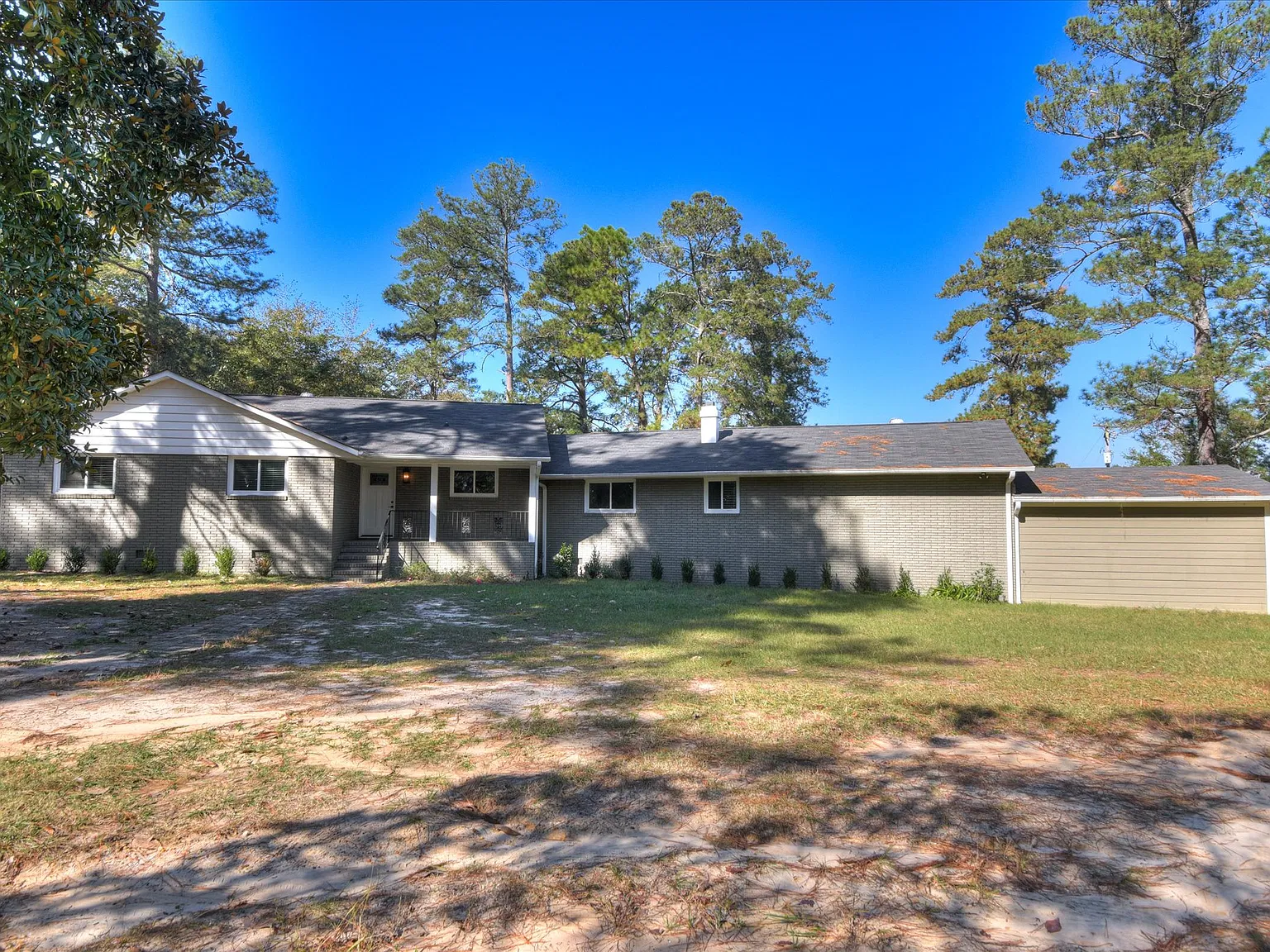 Renovated home on Acreage — Photo 2