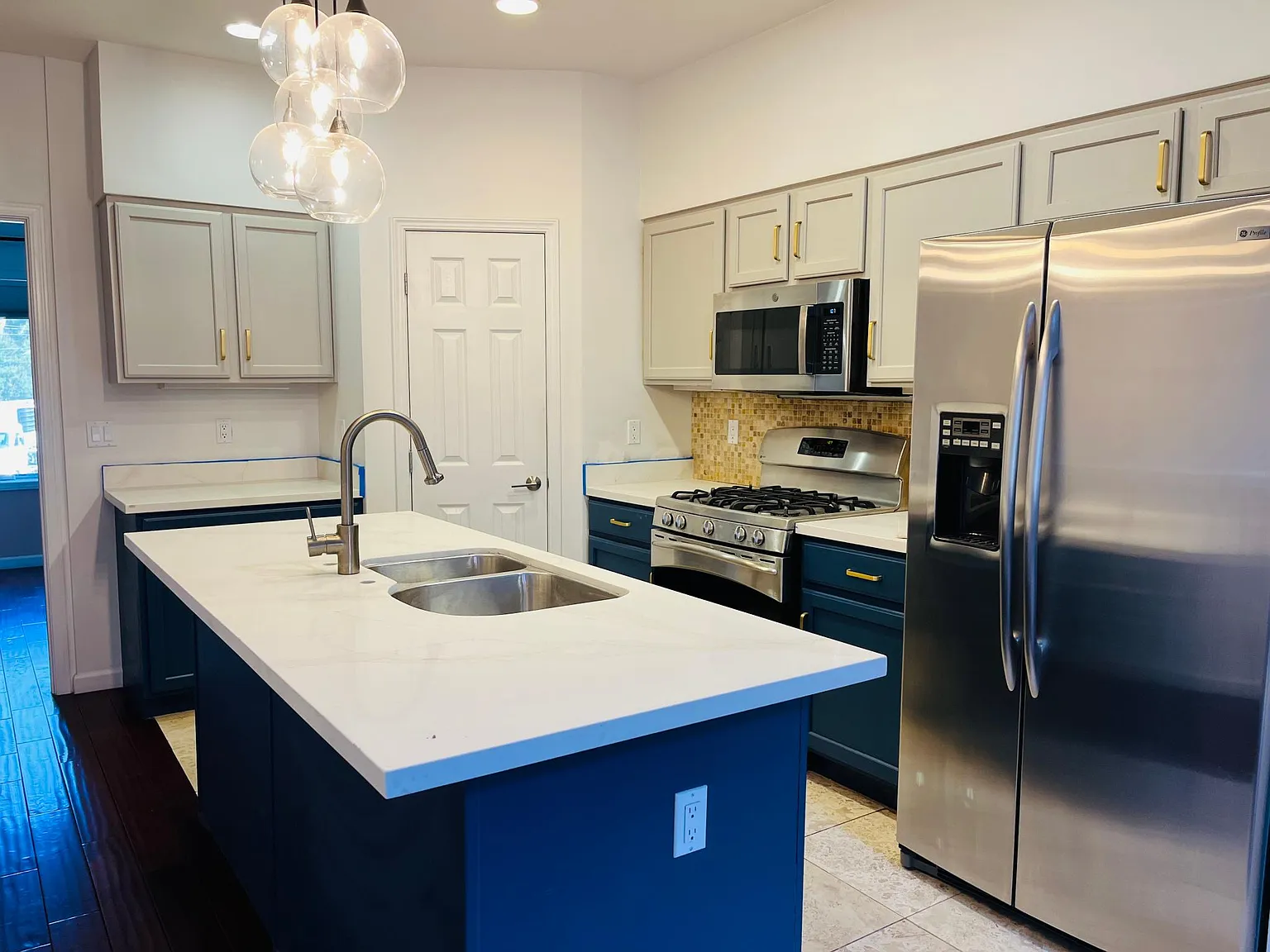 4893 Shattuck Ave — Photo 4
