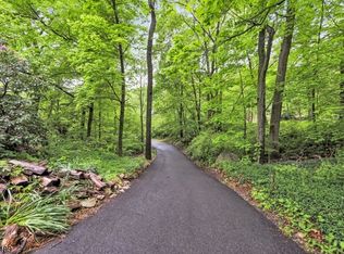 140 Skyline Dr, Oakland, NJ 07436