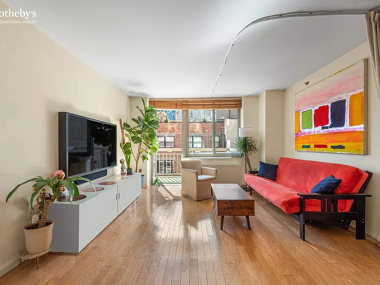 520 W 23rd St #8B — Photo 1
