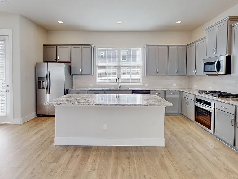 832 Concan Dr — Photo 8