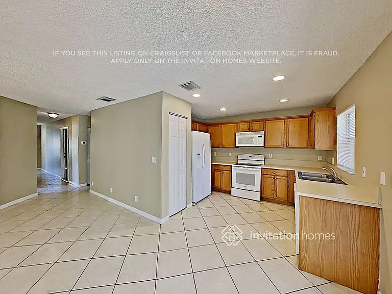 1156 Rialto Dr — Photo 6