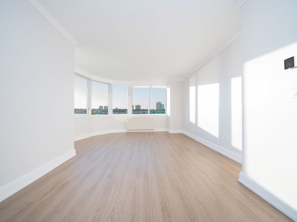 140 Riverside Blvd APT 1010