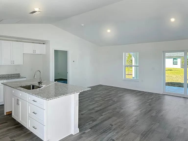 4528 NW 34th Pl — Photo 5