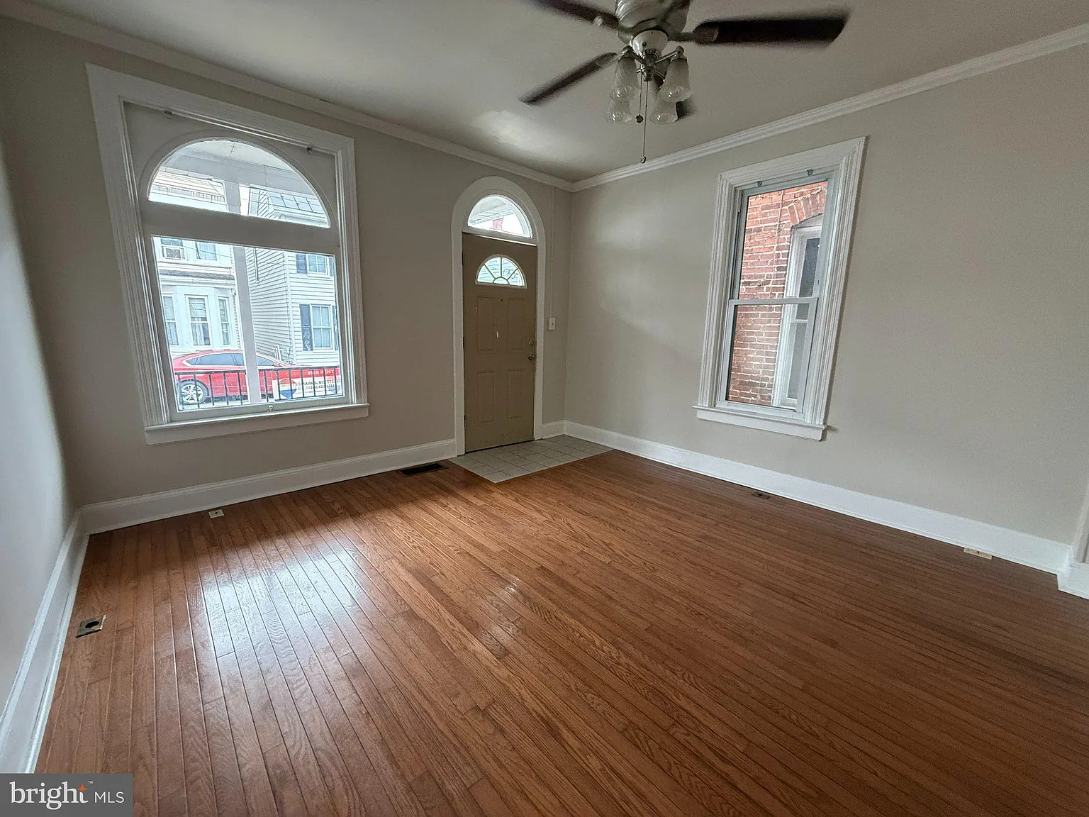 3 bed, 1.0 bath, 1120 sqft, $1,500 — Photo 3