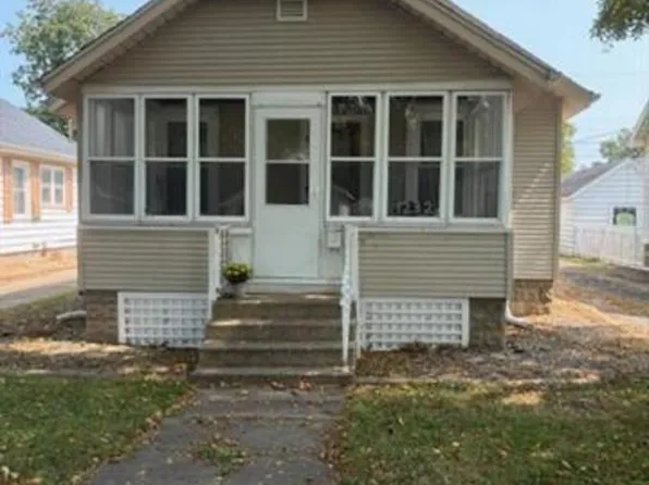 1232 S 6th St, Pekin, IL 61554