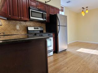 100 Maple St #3, Weehawken, NJ 07086