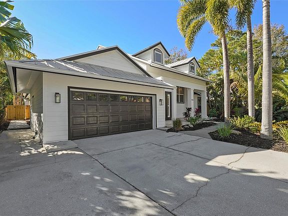 3rd image of 1826 Boyce St