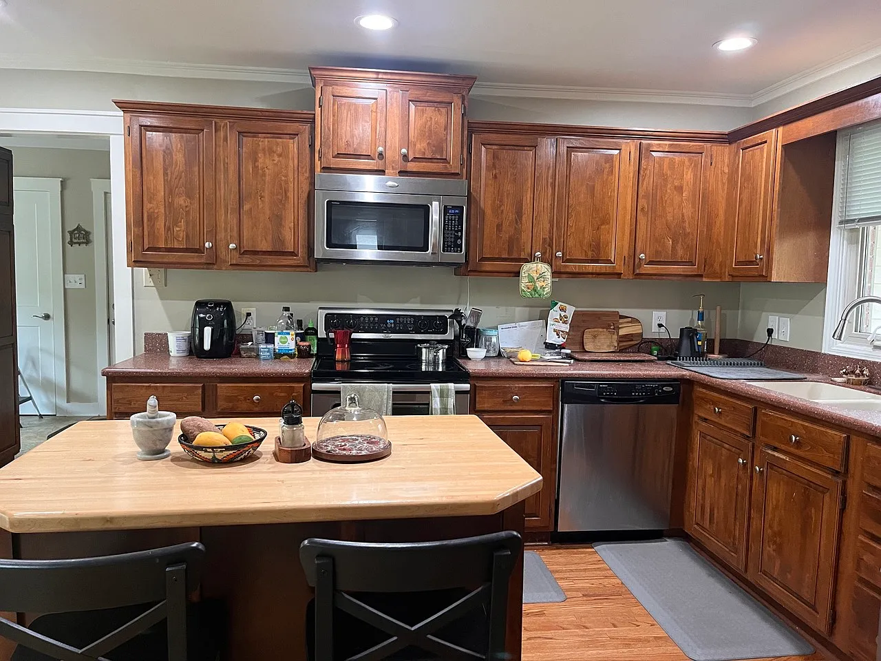 3 bed, 2060 sqft, $3,400 — Photo 4