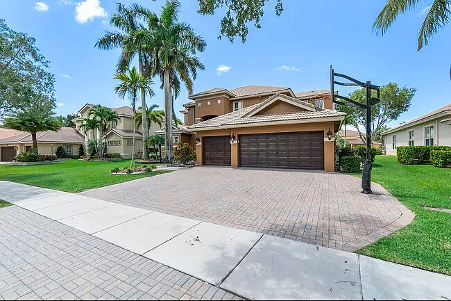 5 bed, 3952 sqft, $7,600 — Photo 3