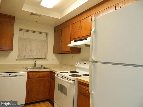 5th image of 15300 Wallbrook Ct #47-2E