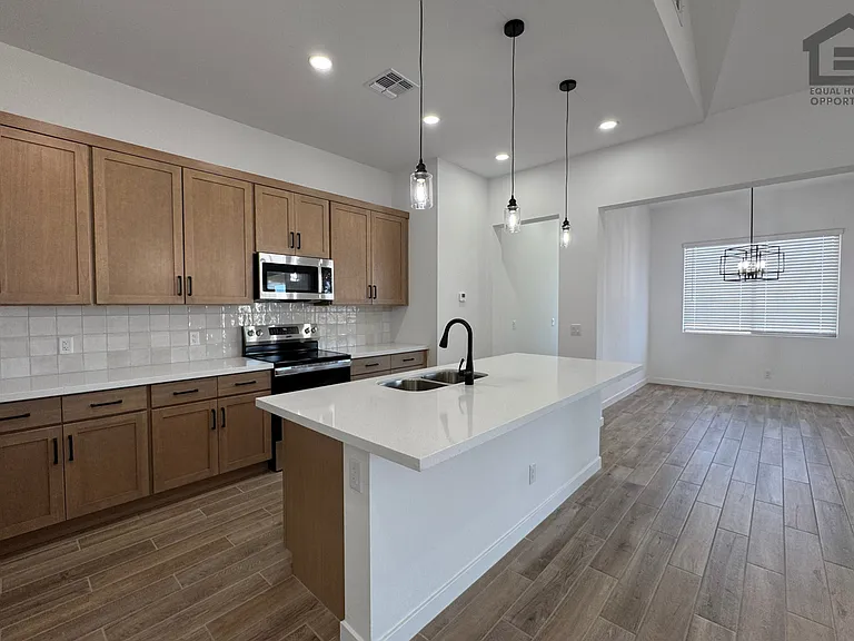 18146 W Morning Vista Ln — Photo 5