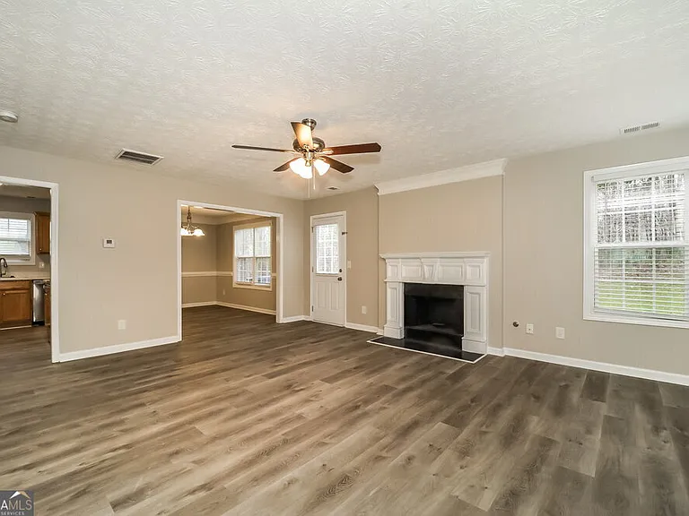 208 Arbor Creek Dr — Photo 4