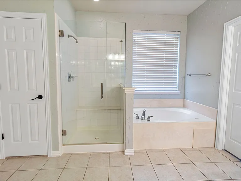 3705 Glenshannon Ln — Photo 13