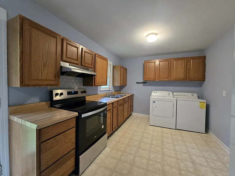 1645 White Dr — Photo 4