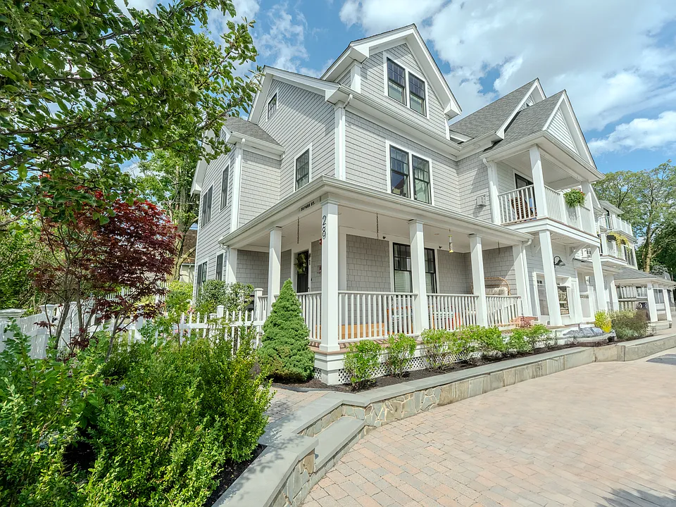 28 Park St #1
