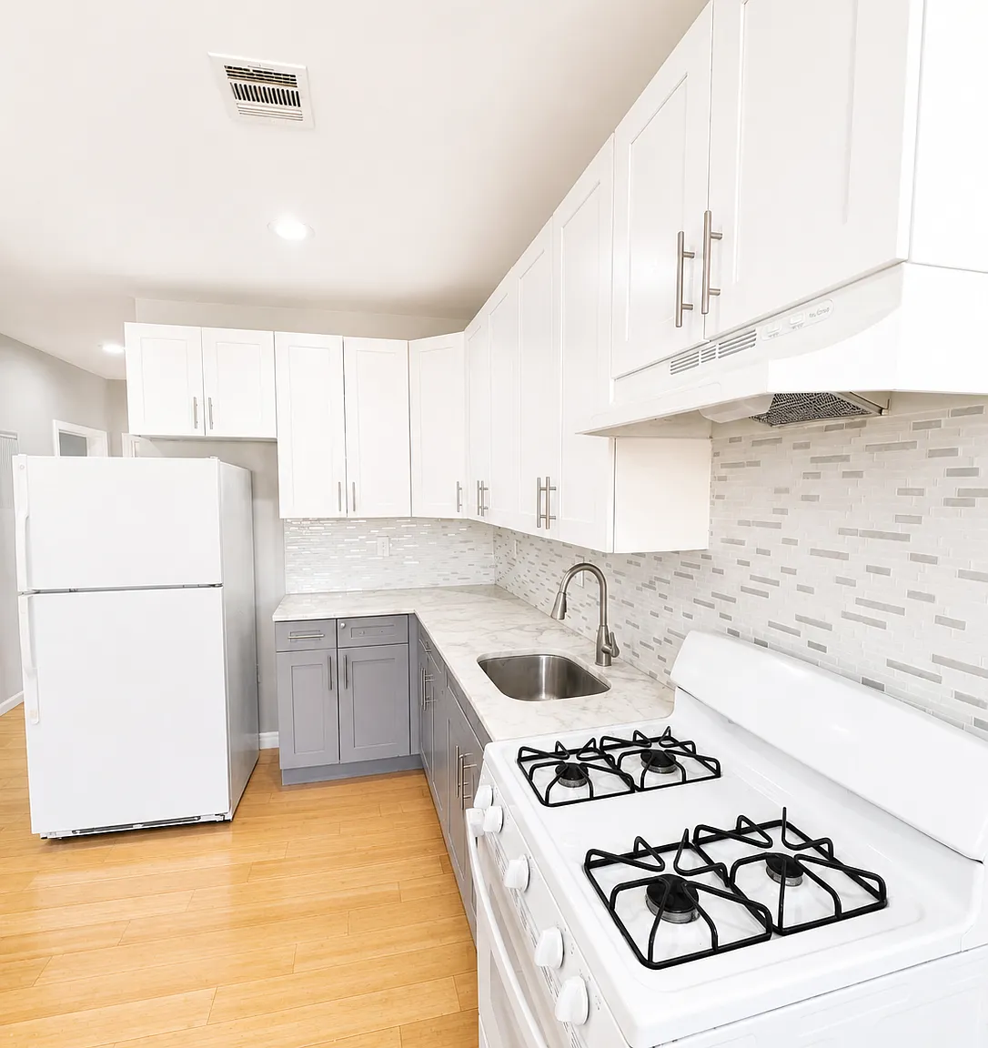 3 bed, 1000 sqft, $2,275 — Photo 3