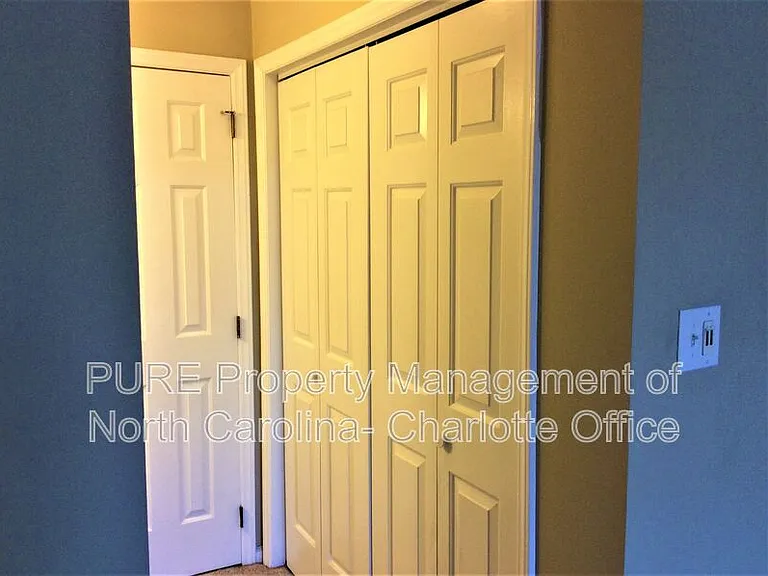 1109 E Morehead St #21 — Photo 19