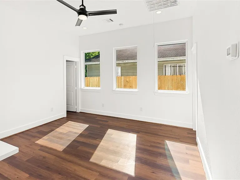 3940 Davenport St #B — Photo 2