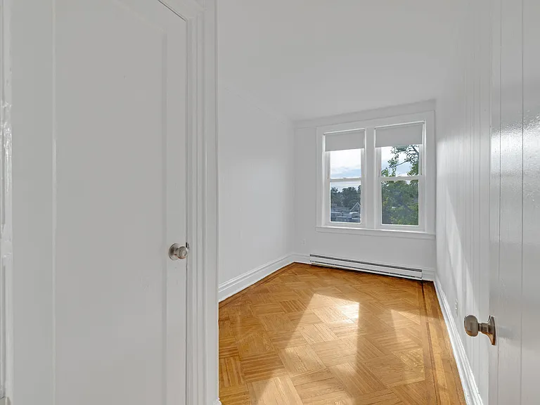 347 Greenwich Ave — Photo 9