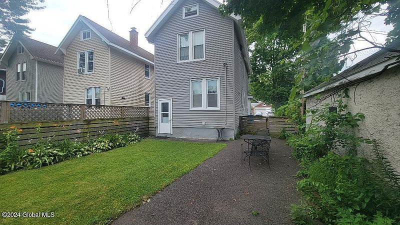 4th image of 2 Forest Avenue