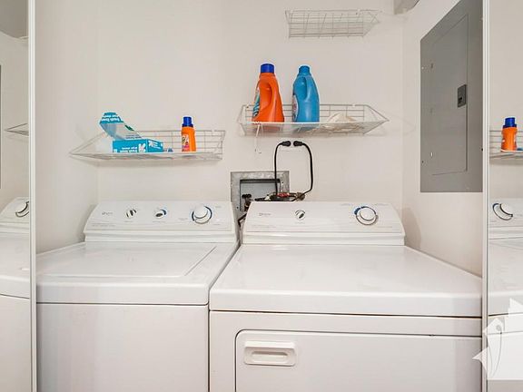 3rd image of 1444 N Orleans St APT 6D