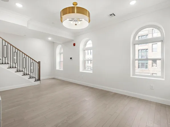 133 Clifton Place image 5 of 20