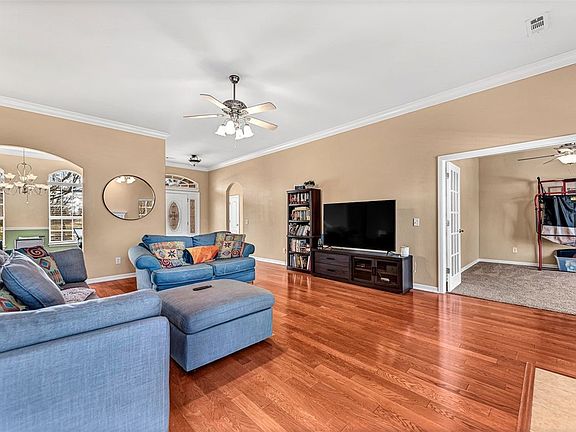5th image of 2204 SW Chinquapin Ave