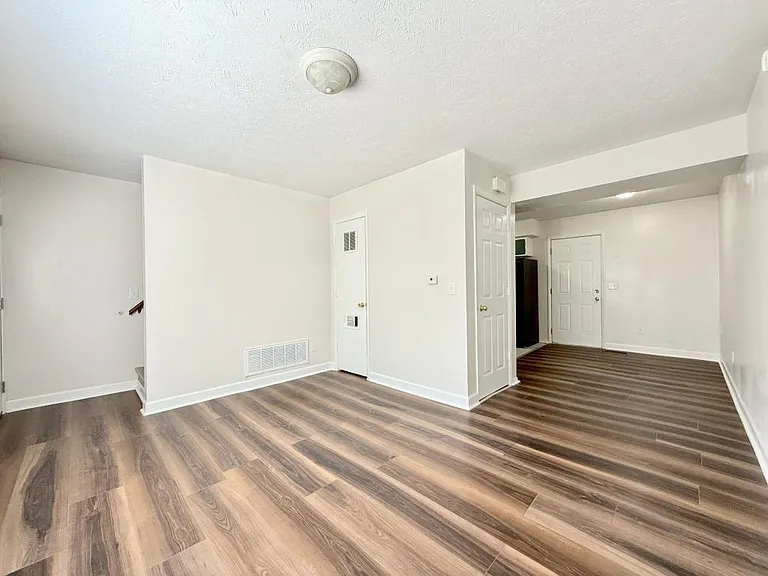 2608 N Avery St #29 — Photo 6