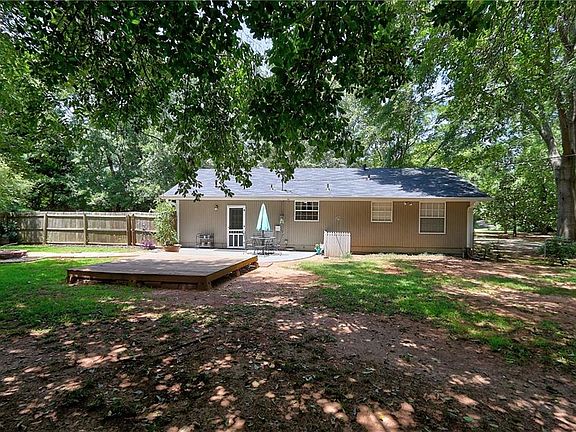 5th image of 42 Parker Dr