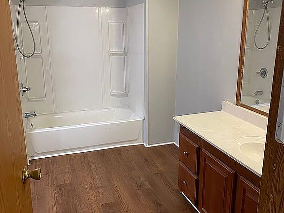 5th image of 609 Zuber Ave