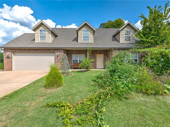 1806 W Creekmore Dr, Fayetteville, AR 72703