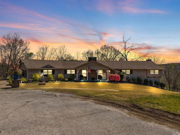 8446 Par Ln, Rogers, AR 72756