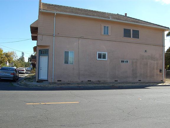 2nd image of 700 Water St
