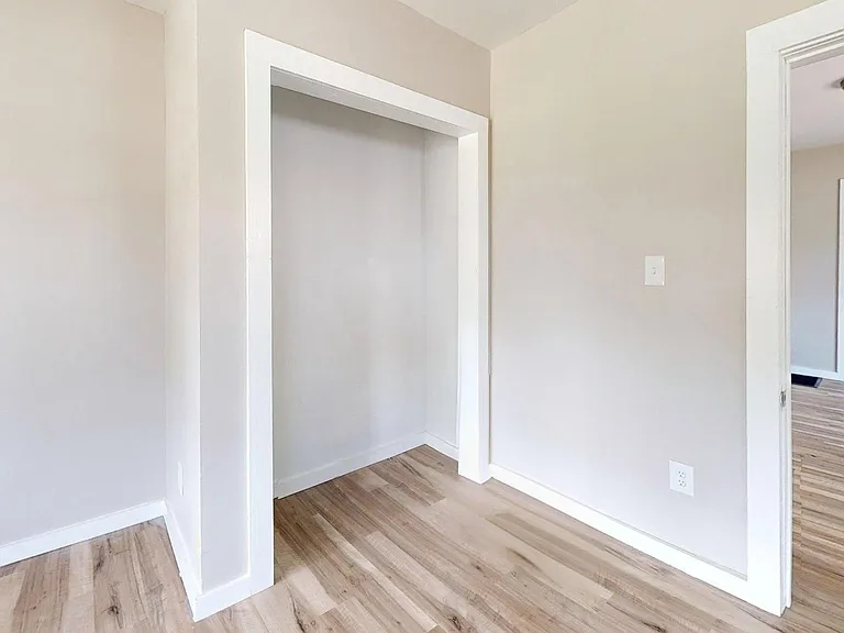 134 N Arlington St — Photo 24