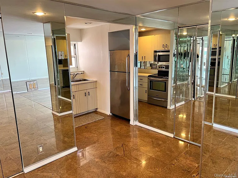 2 Richmond Rd #Penthouse 6r-6r — Photo 14