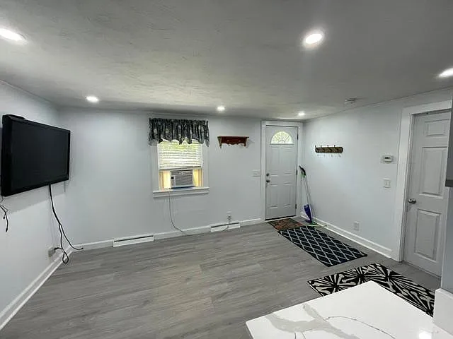 39 Newton Ave — Photo 6