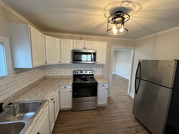 3rd image of 2067 Rankin Ave