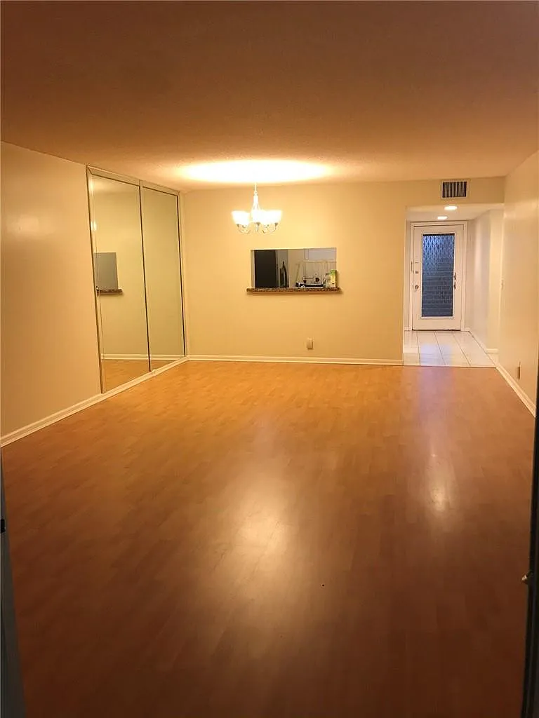 2 bed, 2.0 bath, 1192 sqft, $2,000 — Photo 2