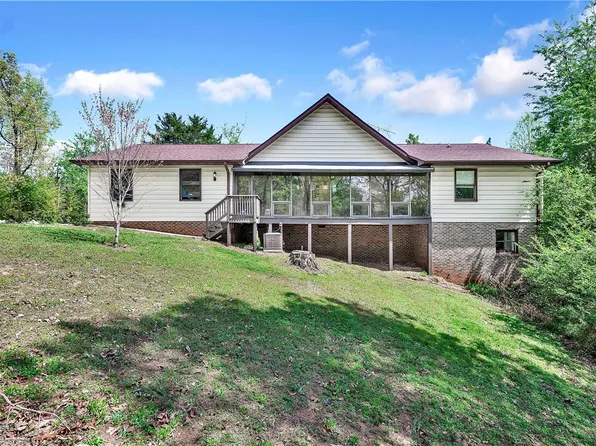 102 Rockingham Rd, Seneca, SC 29672