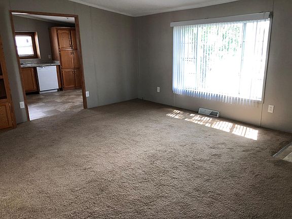 3rd image of 9541 Earl Dr