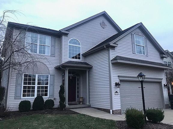 2nd image of 218 W Vanderbilt Dr