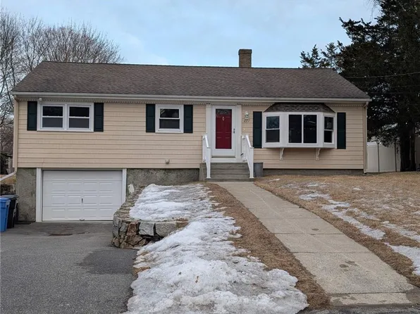 277 Harriet Ln, Cumberland, RI 02864