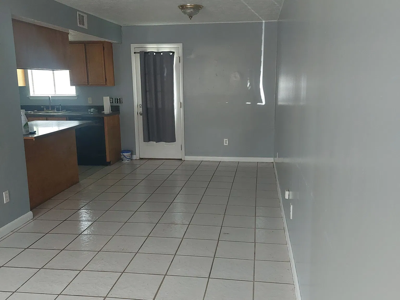 2 bed, 1000 sqft, $1,300 — Photo 4
