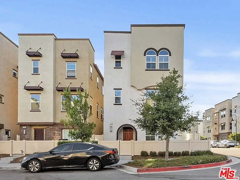 749 Daniel Freeman Cir — Photo 1