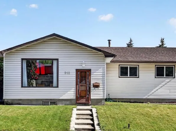 912 N Stonehaven Rd SW, Calgary, AB T2W 0P6